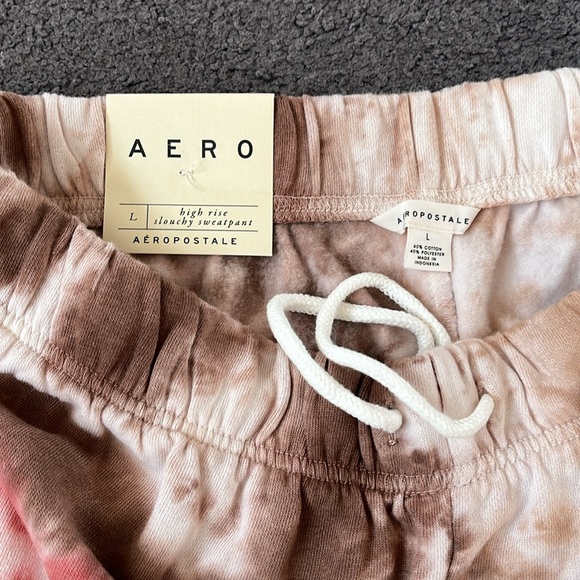 Women’s sweatpants
Size large - Picture 2 of 5